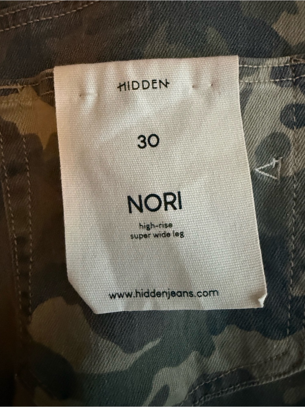 The Buckle Nori Camo Wide Leg Cargo Stretch Jeans size 30R - Picture 5 of 6